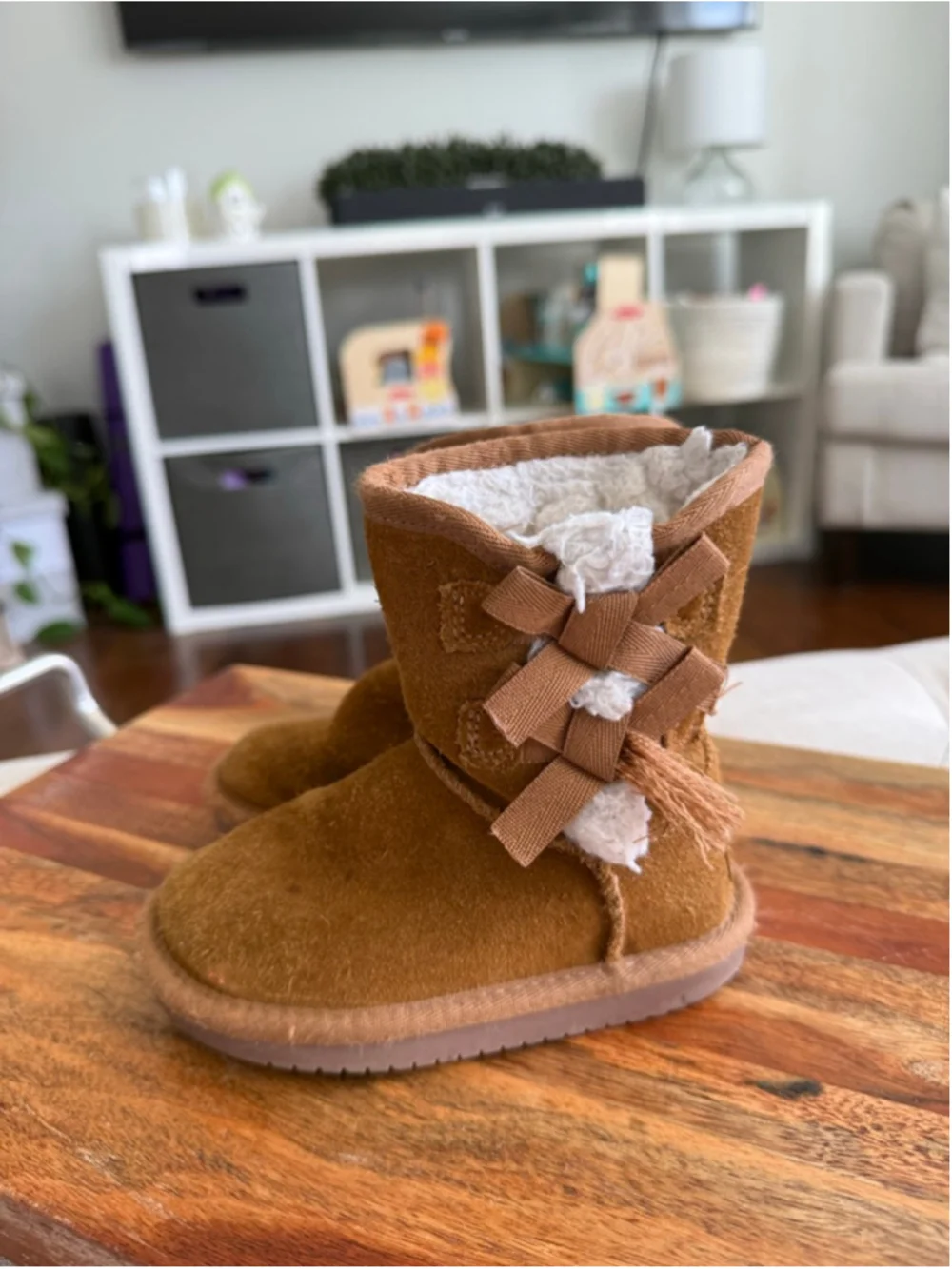 Baby Koolaburra by UGG Brown Boots with Bows Size 7
